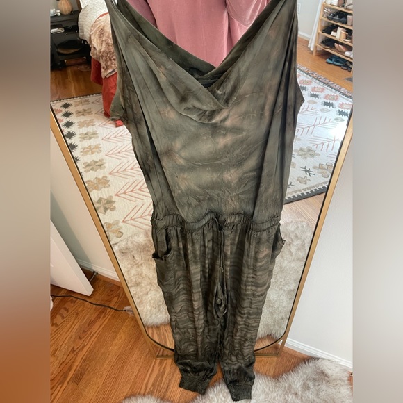 Tiger stripe stain cowl neck jumpsuit - Picture 3 of 4